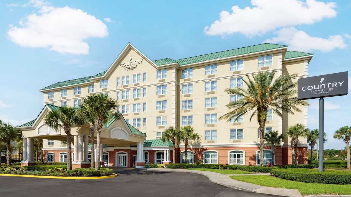 Country Inn & Suites by Radisson MCO Airport Parking