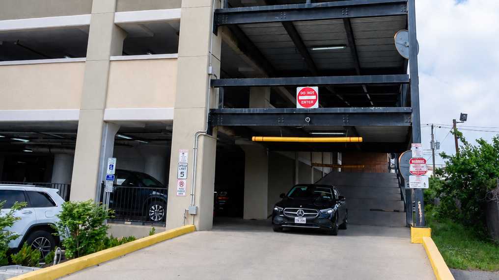 Snap INDOOR Parking Newark Airport Parking