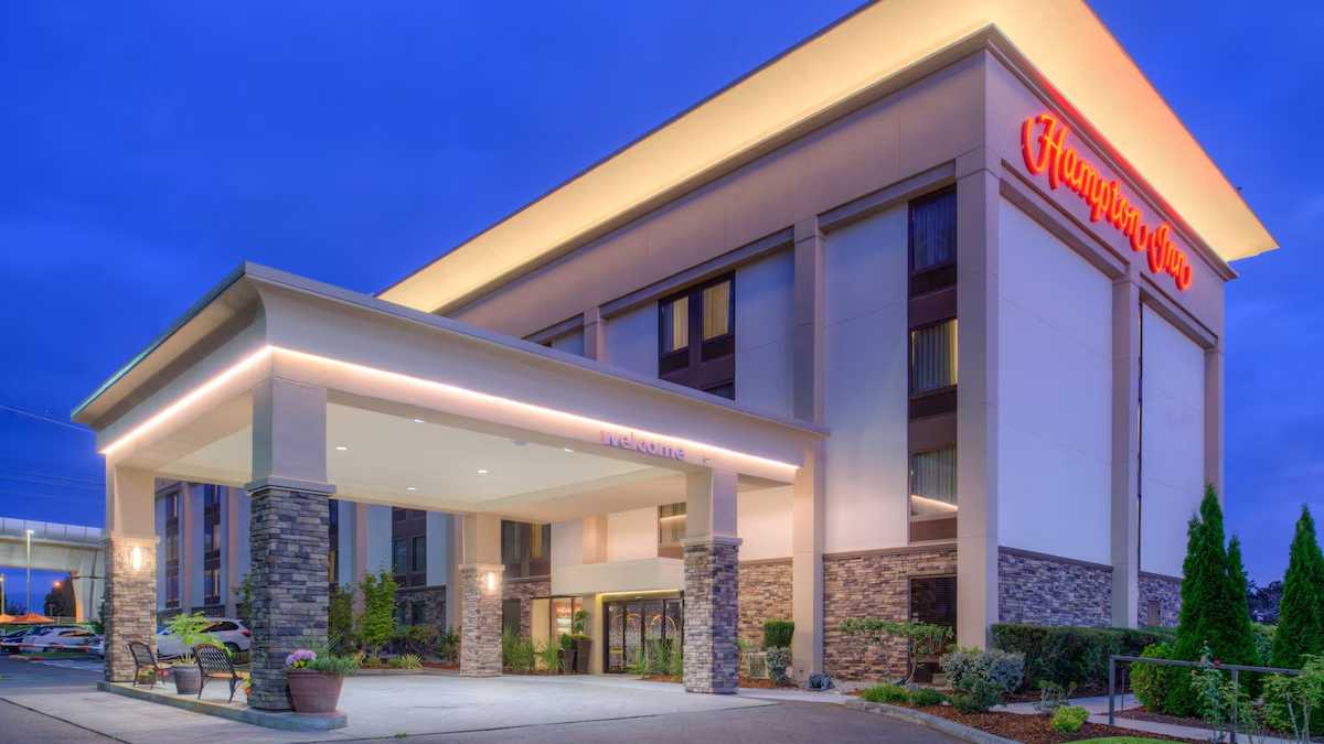 Hampton Inn SEA Airport Parking