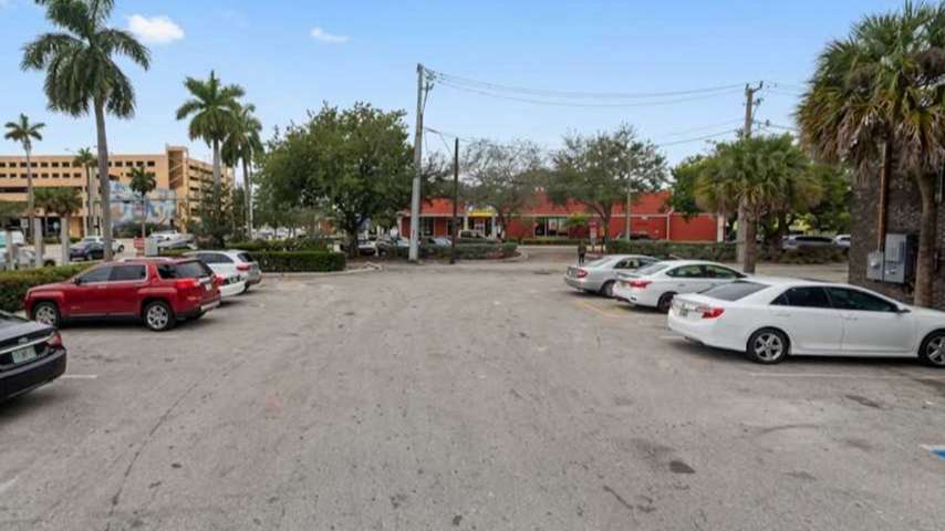Premium Parking P8810 FLL Airport Parking