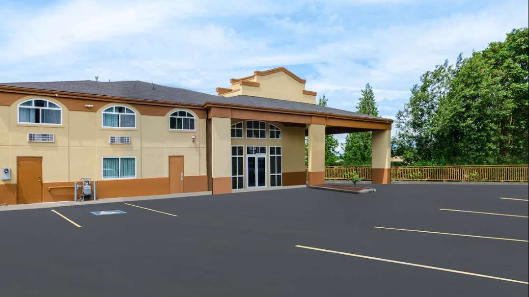 Red Lion Inn & Suites SEA Airport Parking