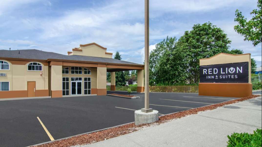 Red Lion Inn & Suites SEA Airport Parking