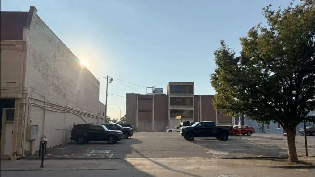520 S 5th St Louisville SDF Airport Parking