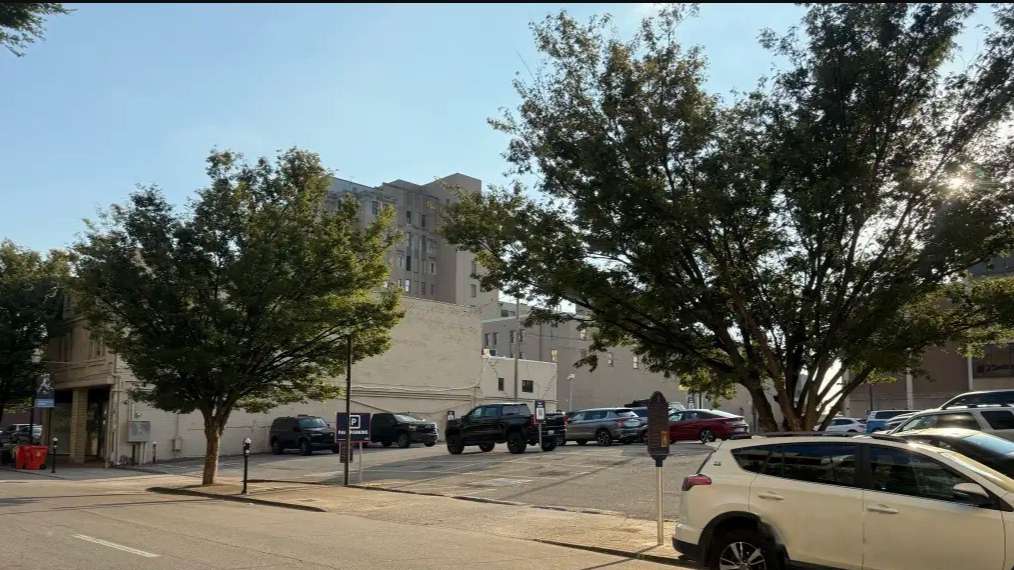 520 S 5th St Louisville SDF Airport Parking