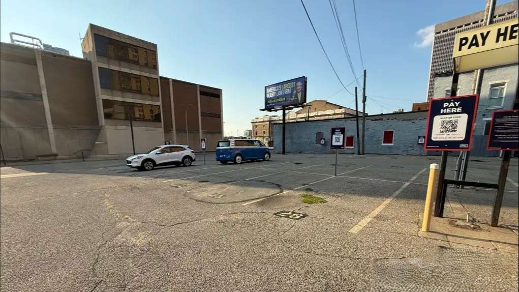 520 S 5th St Louisville SDF Airport Parking