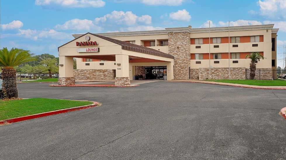 Red Lion Inn & Suites Houston IAH Airport Parking