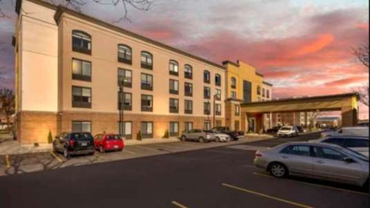 Comfort Inn & Suites Arlington ORD Airport Parking