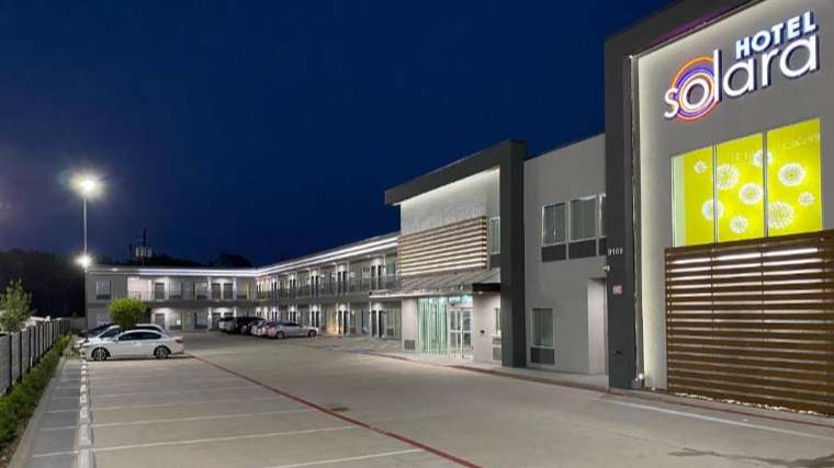 Hotel Solara HOU Airport Parking