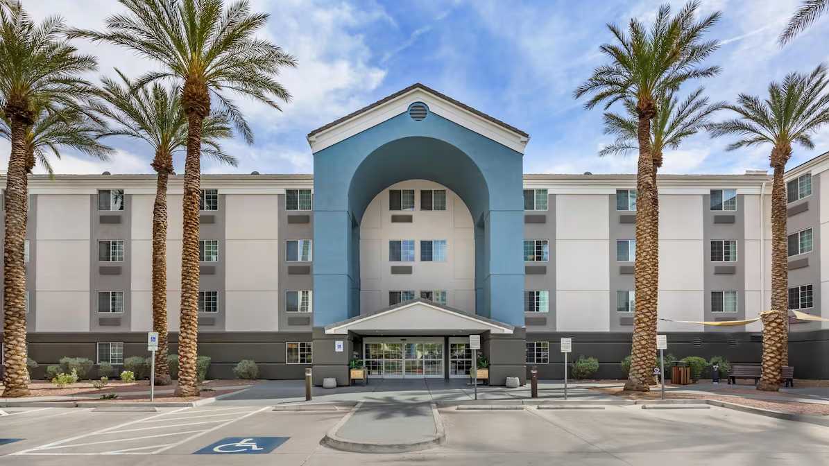 Sonesta Simply Suites Convention Center LAS Airport Parking