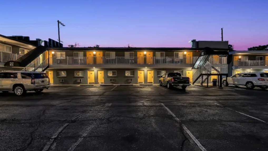 Bentley Motel EWR Airport Parking
