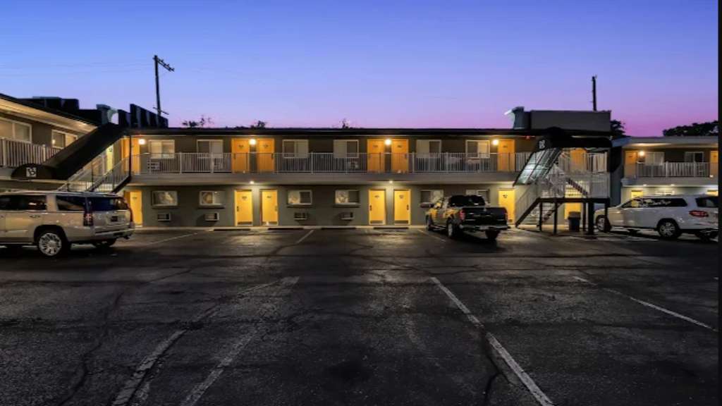 Bentley Motel EWR Airport Parking