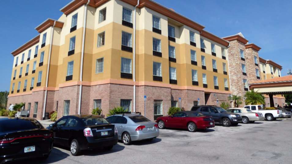Country Inn & Suites by Radisson TPA Airport Parking