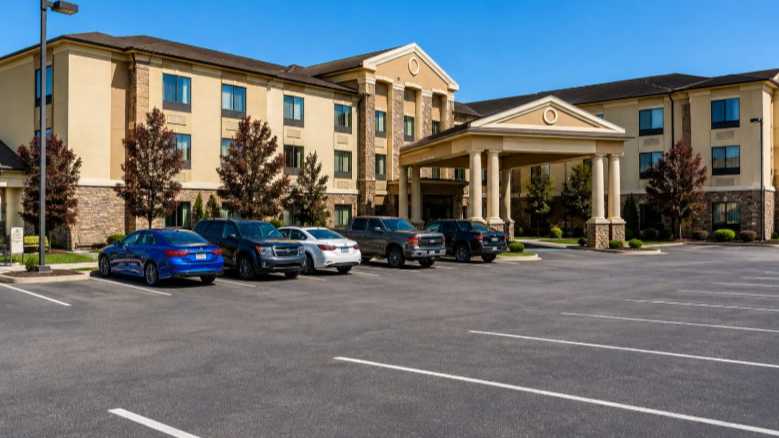 Holiday Inn Express and Suites SLC Airport Parking