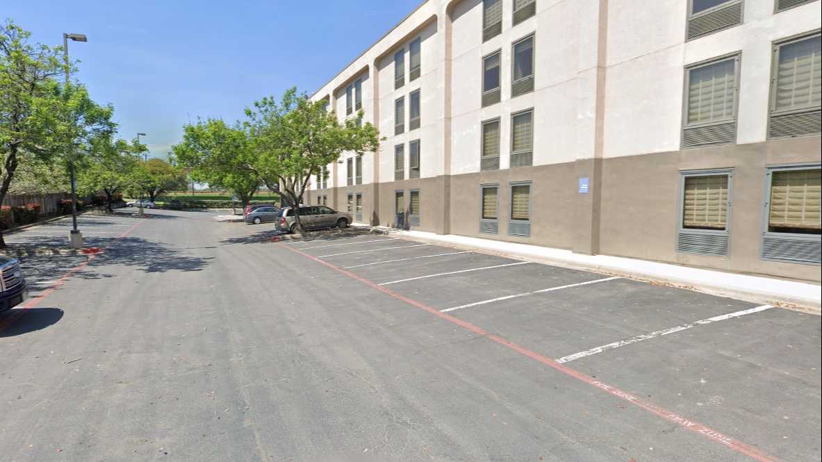 Hampton Inn AUS Airport Parking 