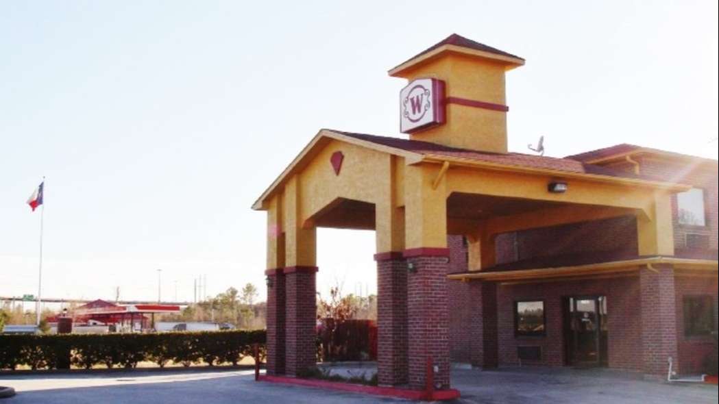  Winchester Inn & Suites IAH Airport Parking
