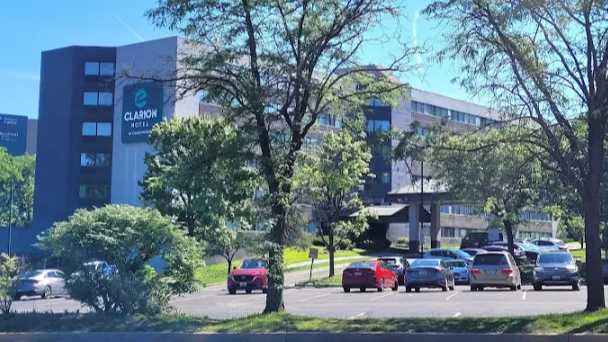 Clarion Hotel North BWI Airport Parking