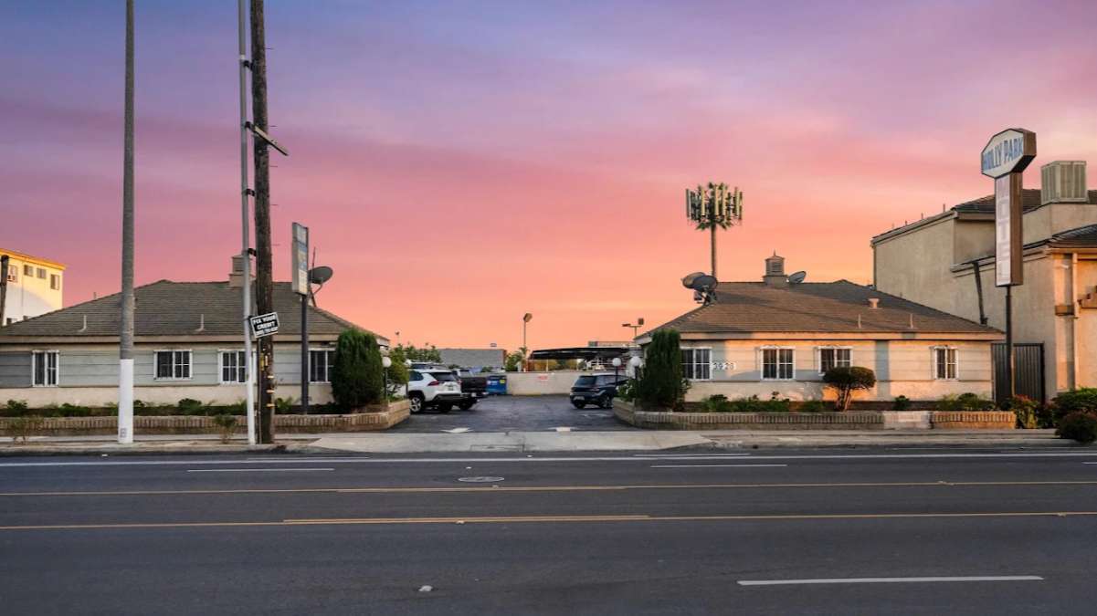 Hollypark Hotel LAX Airport Parking