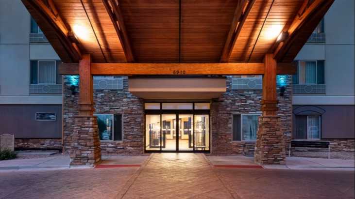 Holiday Inn Express DIA Airport Parking