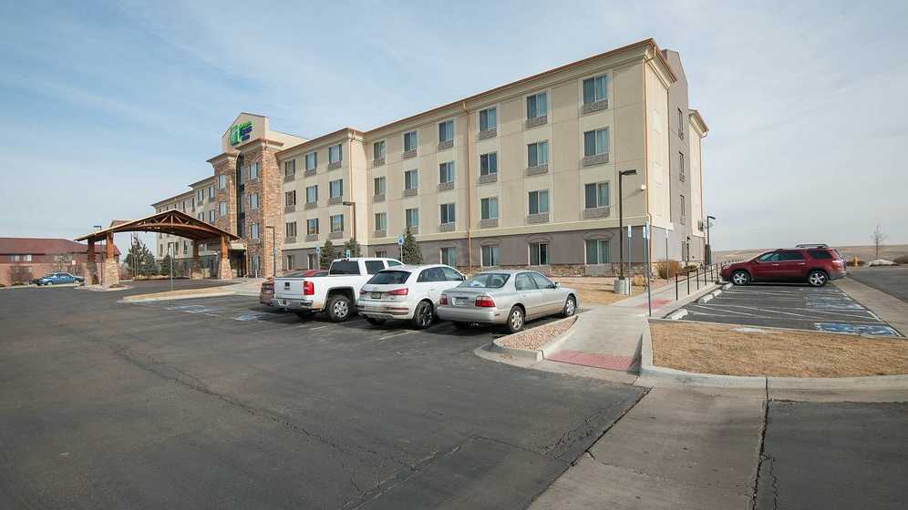 Holiday Inn Express DIA Airport Parking
