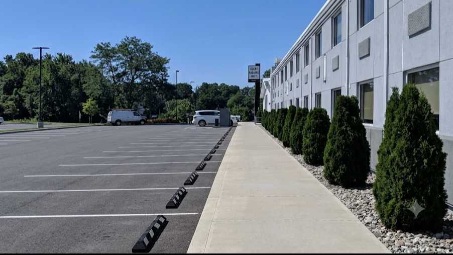 The Kenilworth Hotel EWR Airport Parking