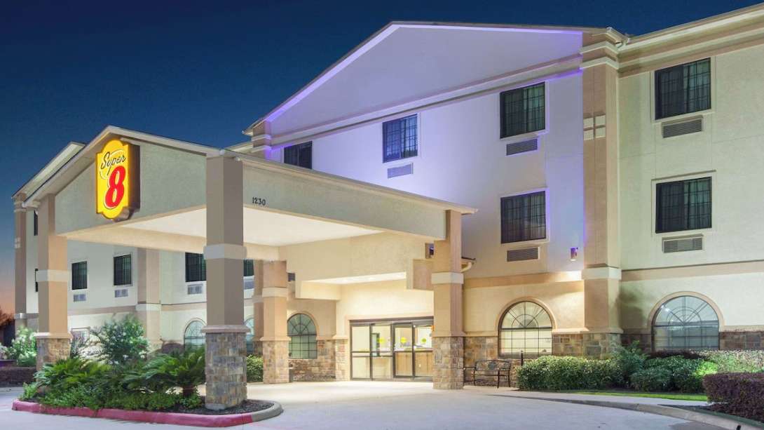 Super 8 by Wyndham IAH Airport Parking