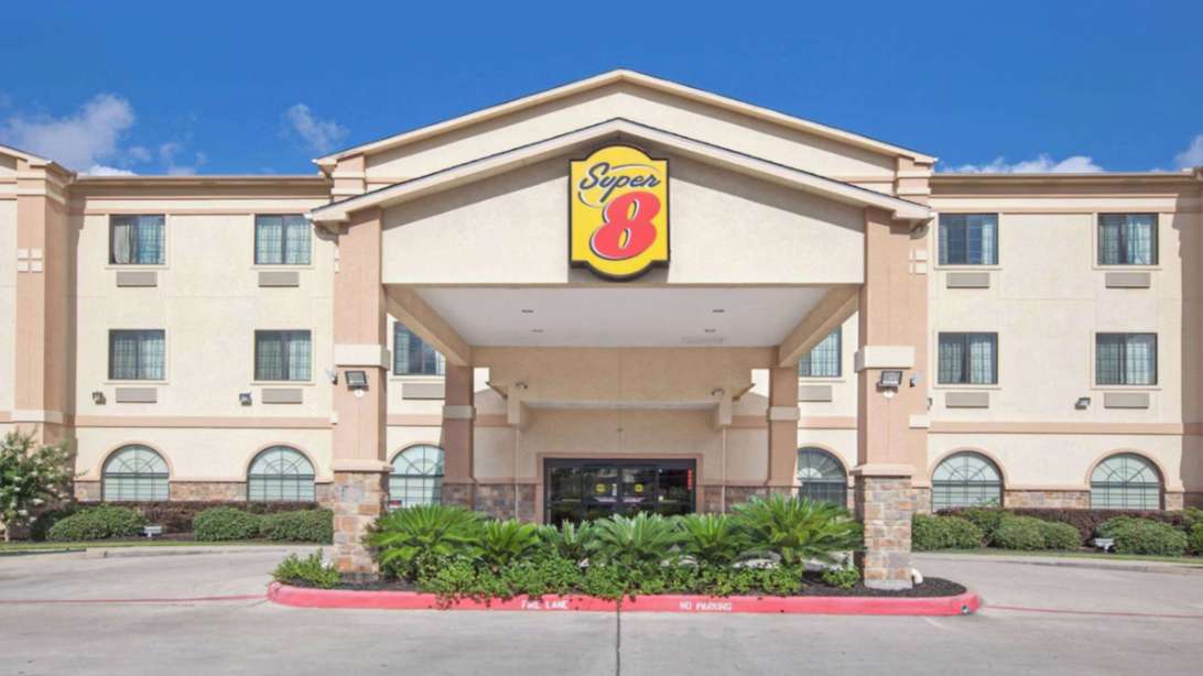 Super 8 by Wyndham IAH Airport Parking