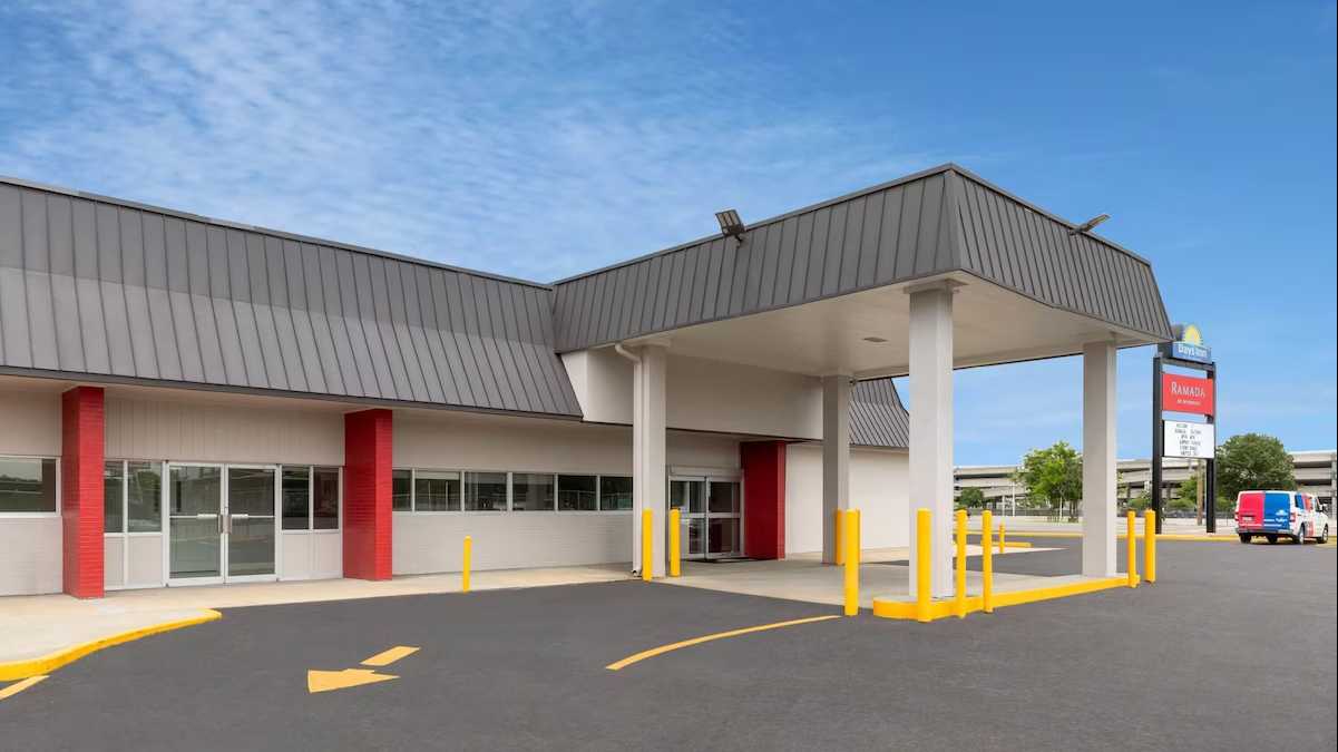 Days Inn MSY Airport Parking