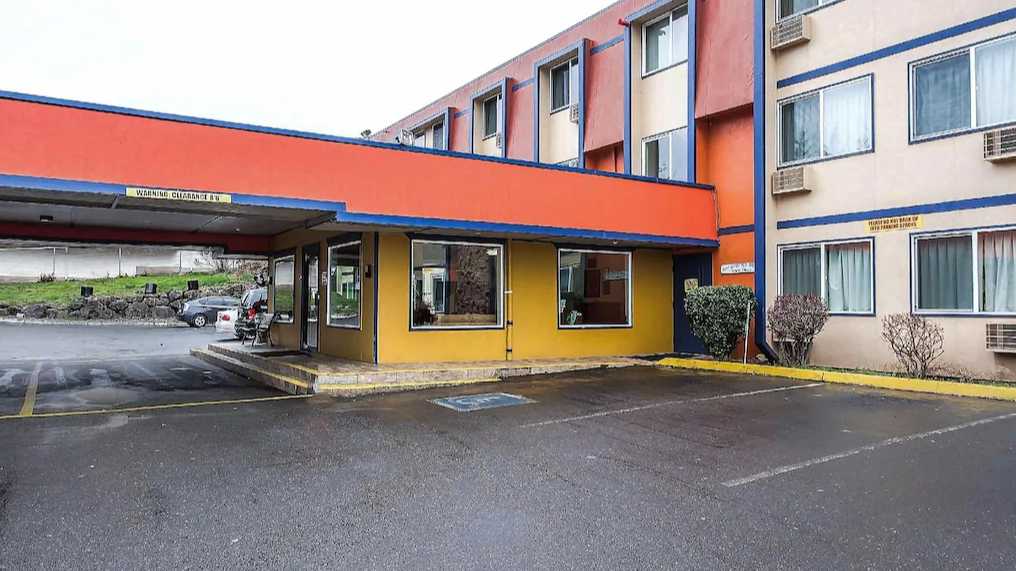 Rodeway Inn SEA Airport Parking