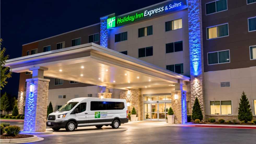 Holiday Inn Express & Suites ATL Airport Parking