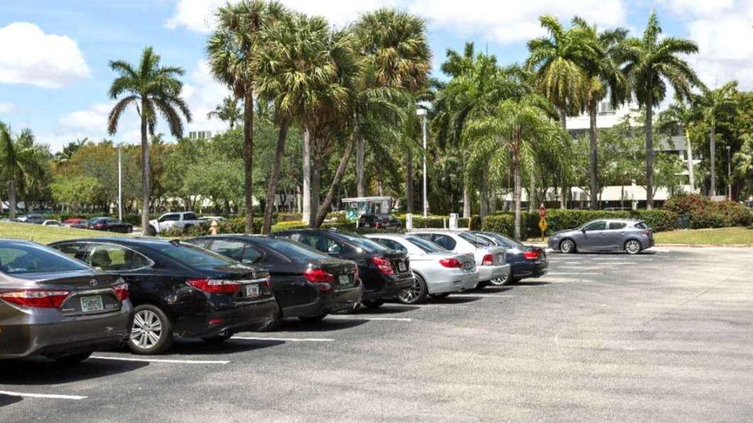 Pullman Miami Airport Hotel Parking