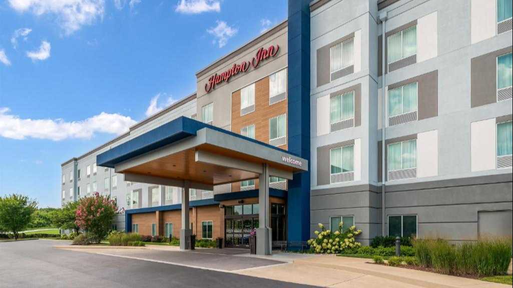 Hampton Inn BNA Century Place Airport Parking