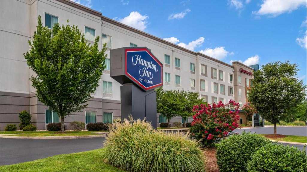 Hampton Inn BNA Century Place Airport Parking
