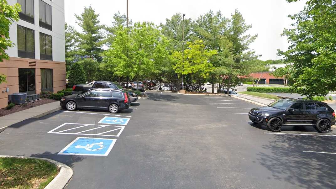 BNA Suites Nashville Airport Parking