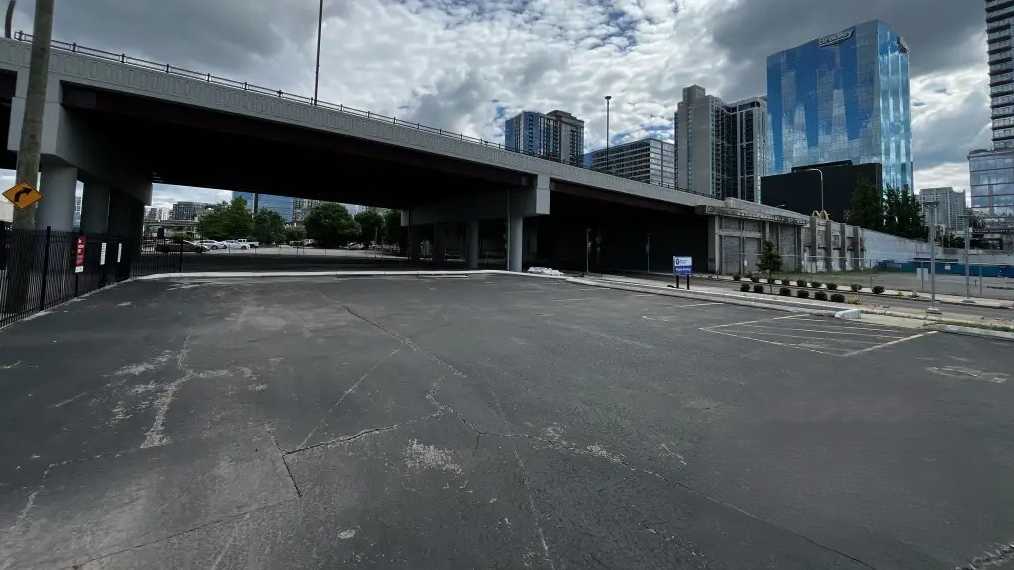 (M) THE TENNESSEAN LOT BNA Airport Parking