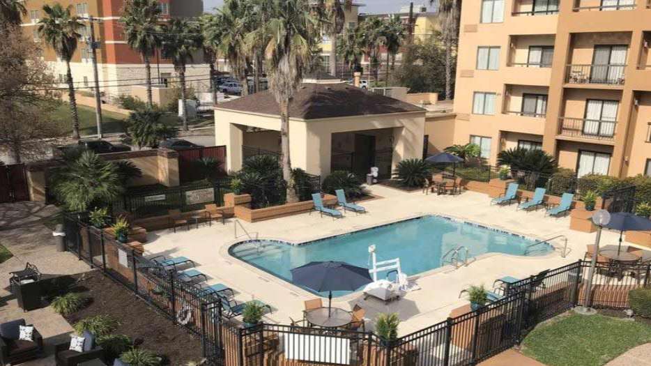 Courtyard by Marriott San Antonio (SAT) Airport Parking