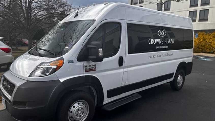 Dulles Airport Parking By Crowne Plaza (5 STAR SERVICE)