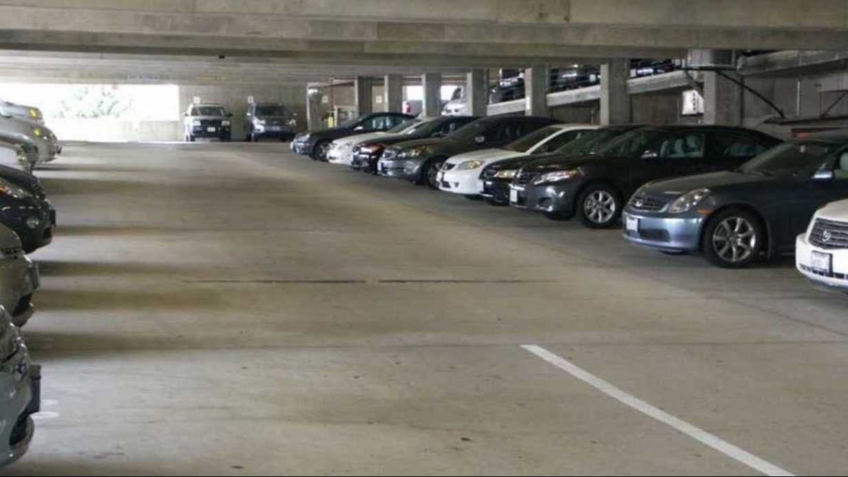 Dulles Airport Parking By Crowne Plaza (5 STAR SERVICE)