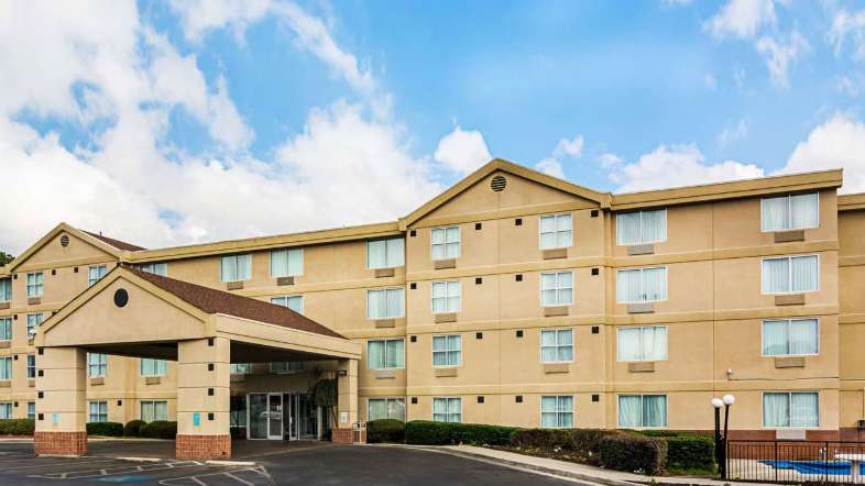 Quality Suites East ATL Airport Parking