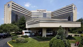 Doubletree Hotel by Hilton EWR Airport Parking